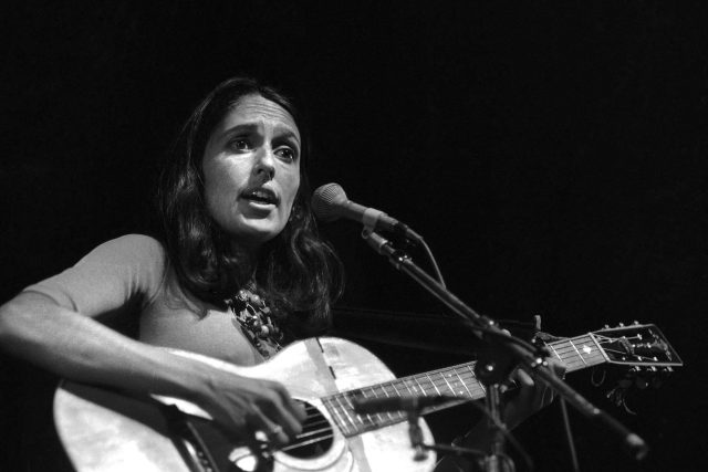 Joan Baez | foto: Patrick Ullmann,  Roger-Viollet via AFP,  Profimedia