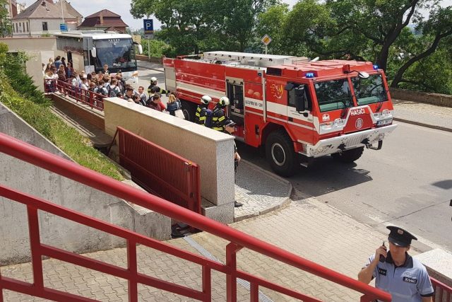 Jihočeští hasiči se pravidelně připravují na náročné zásahy,  tentokrát cvičili zásah při požáru v Divadle Oskara Nedbala v Táboře | foto: HZS Jihočeského kraje