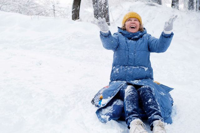 Za velmi důležité považuje Hana Vojtová to,  aby senioři chodili i v zimním období ven | foto: Shutterstock