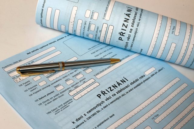 Formulář přiznání k dani z nemovité věci  (ilustrační foto) | foto: Fotobanka Profimedia