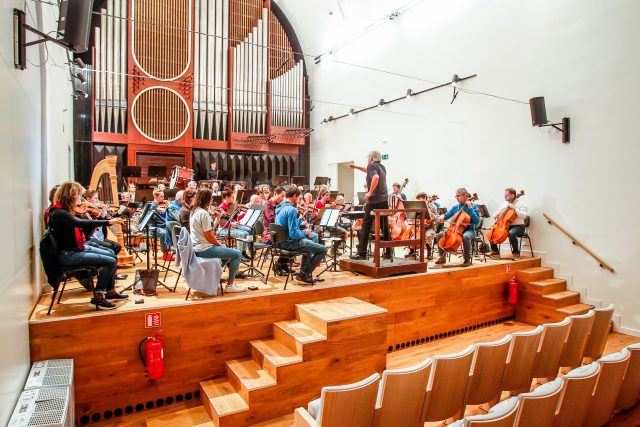 Jihočeská filharmonie při zkoušce | foto: Petr Lundák,  MAFRA / Profimedia