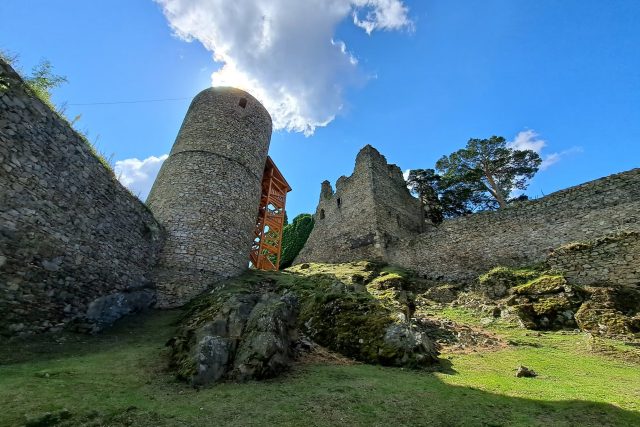Strážní věž zříceniny hradu Helfenburk | foto: Kristýna Barchini,  Český rozhlas