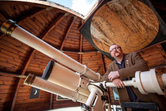 Astronom Miloš Tichý na observatoři Kleť | foto: Fotobanka Profimedia