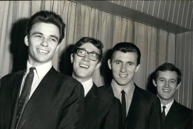 Shadows v roce 1963 – John Rostill,  Hank Marvin,  Bruce Welch a Brian Bennett | foto: Fotobanka Profimedia