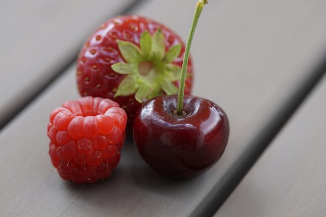 Červené ovoce,  jahoda,  malina,  třešeň,  letní plody,  sklizeň,  úroda,  zahrada. Ilustrační foto | foto: Fotobanka Pixabay