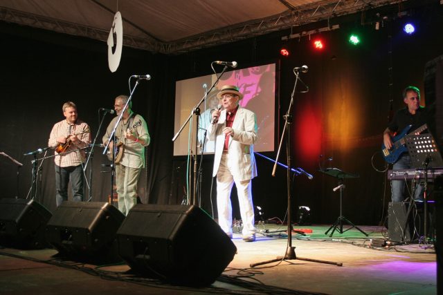 Jiří Suchý na festivalu Okolo Třeboně v roce 2015 | foto: Marie Košinová,  festival Okolo Třeboně