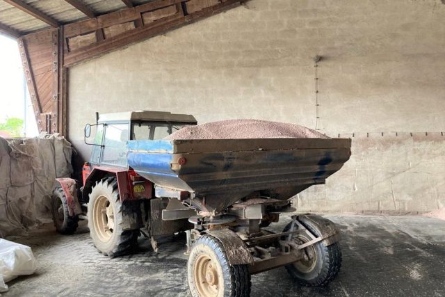 Poslední zásoby hnojiva v Zemědělském družstvu Brloh | foto: Jitka Cibulová Vokatá,  Český rozhlas