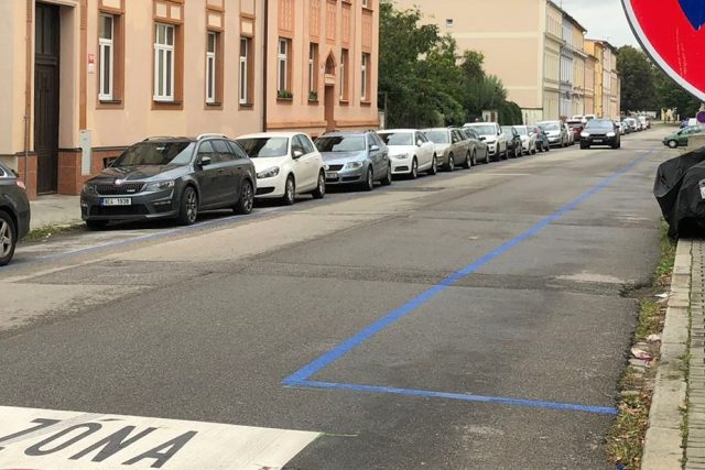 V ulicích kolem nemocnice v Českých Budějovicích budou parkovací zóny | foto: Matěj Vodička,  Český rozhlas