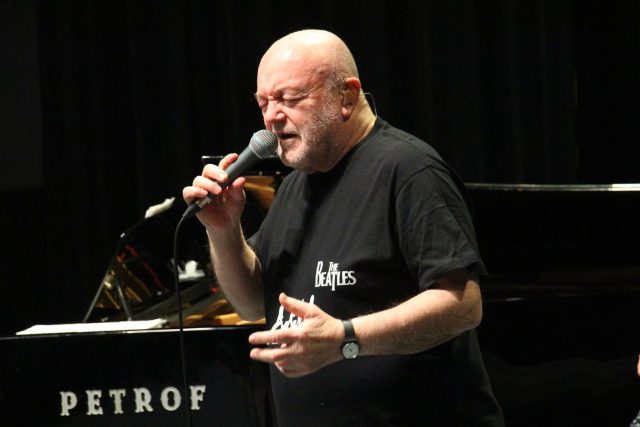 Peter Lipa s AMC Trio ve studiovém sále Českého rozhlasu České Budějovice | foto: Miroslav Tichák,  Český rozhlas