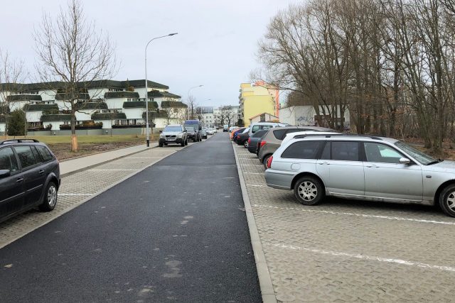 Nová parkovací místa na sídlišti Máj v Českých Budějovicích | foto: Matěj Vodička,  Český rozhlas