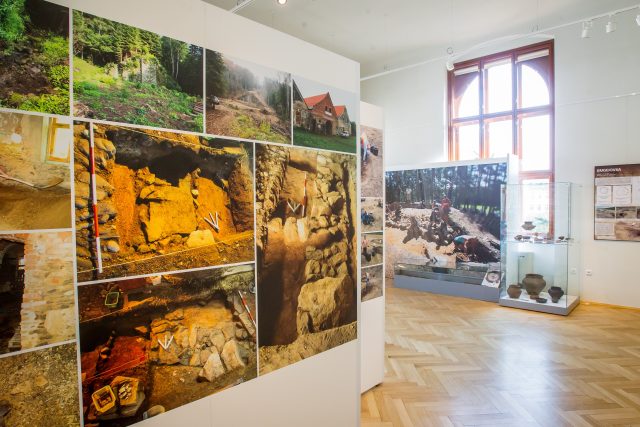 Výstava s názvem Co přinesla dálnice v Jihočeském muzeu v Českých Budějovicích | foto: Petr Lundák,  MAFRA / Profimedia