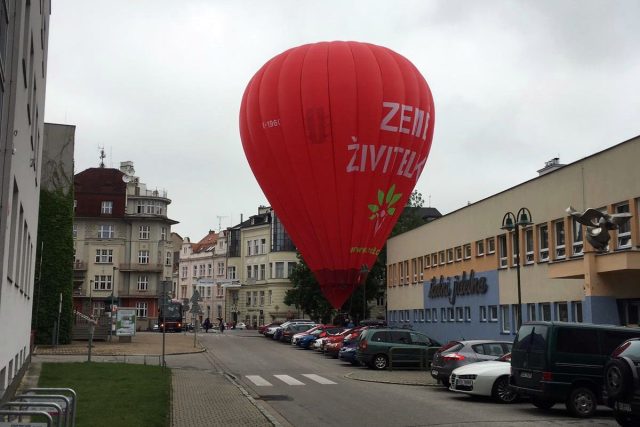V centru Českých Budějovic ráno nouzově přistál balón | foto: Pavla Kuchtová,  Český rozhlas,  Český rozhlas