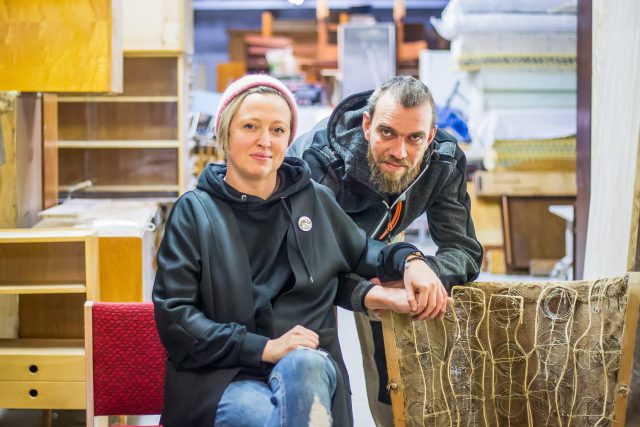 Dana Kalistová a Michal Kalista provozují budějovické re-use centrum Kabinet CB | foto: Petr Lundák,  MAFRA / Profimedia