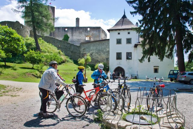 Jednou z památek,  kterou mohou lidé v České Kanadě navštívit,  je zřícenina hradu Landštejn | foto: Fotobanka Profimedia