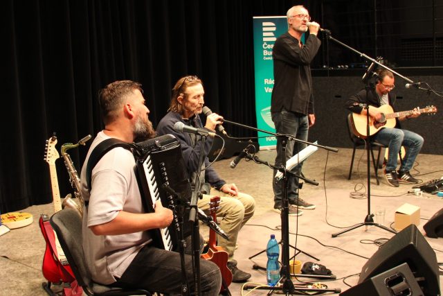 Mirek Kemel Trio a Vladimír Javorský v sále Českého rozhlasu České Budějovice | foto: Anna Pospíšilová,  Český rozhlas