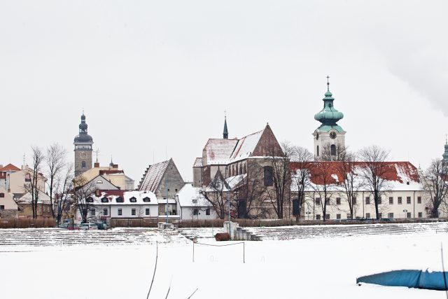 Pohled na dominikánský klášter v Českých Budějovicích ze Sokolského ostrova | foto: Fotobanka Profimedia