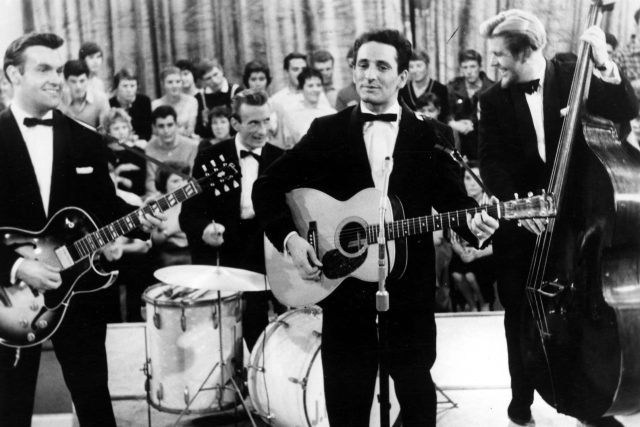Lonnie Donegan  (uprostřed) na snímku z roku 1958 | foto: Fotobanka Profimedia