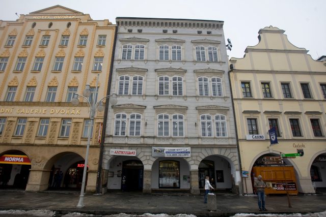 Dům na českobudějovickém náměstí,  v němž sídlí Galerie současného umění a architektury | foto: Fotobanka Profimedia