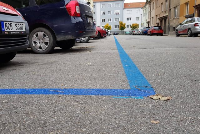 Modré parkovací zóny se objevují v další části Pražského předměstí v Českých Budějovicích | foto: Andrea Poláková,  Český rozhlas