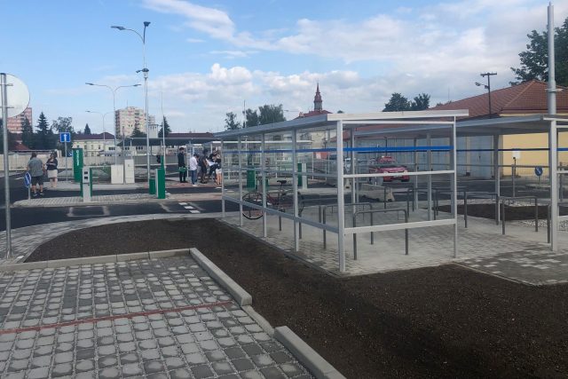 Záchytné parkoviště v Jírovcově ulici se rozšiřuje. Lidé odsud mohou jet zdarma městskou hromadnou dopravou do centra | foto: Město České Budějovice