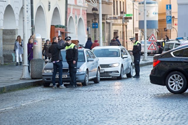 Nová opatření mají zklidnit dopravu na náměstí Přemysla Otakara II. a v přilehlých ulicích | foto: Marek Podhora,  MAFRA / Profimedia