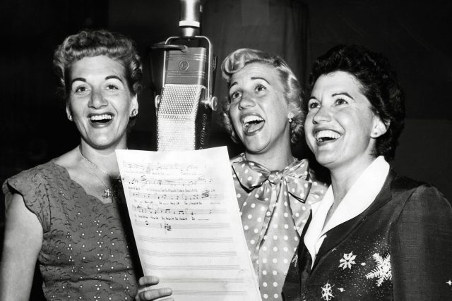 Největší proslulosti nabyla Škoda lásky ve swingovém podání dívčí vokální sestavy Andrews Sisters | foto: Fotobanka Profimedia