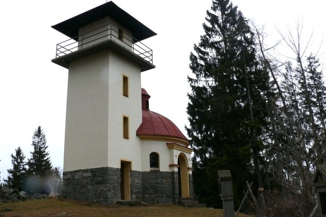 Kaple spojená s rozhlednou na Mařském vrchu | foto: Jiří Hlávka