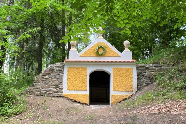 Boží hrob na křížové cestě v Hořicích na Šumavě | foto: Jitka Cibulová Vokatá,  Český rozhlas