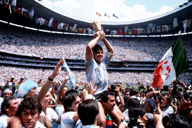 Maradona slaví zlato na mistrovství světa. | foto: Aerofilms