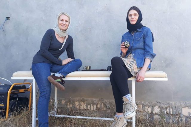 Lenka Klicperová  (vlevo) a Markéta Kutilová na fotografie z Libye | foto: Lenka Klicperová