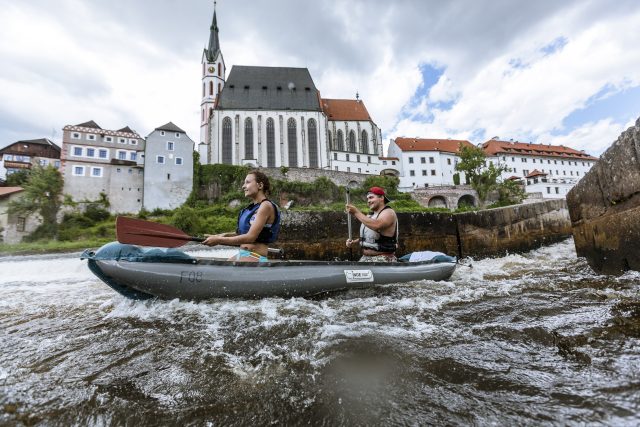 Vodáci na Vltavě | foto: Petr Topič/MAFRA,  Fotobanka Profimedia