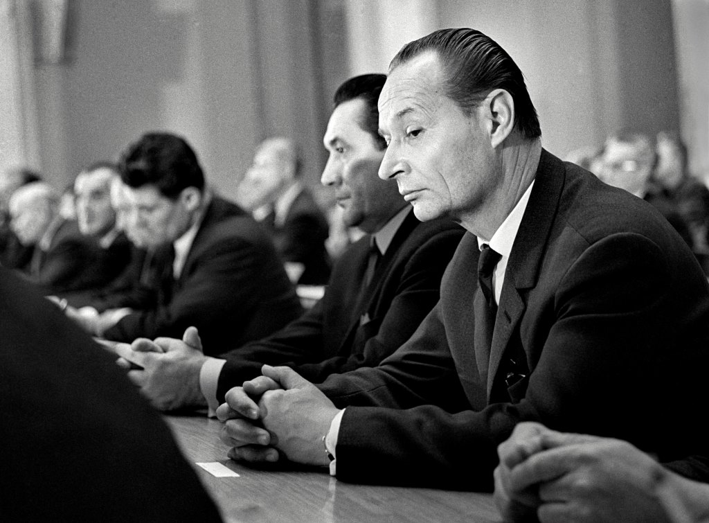 První tajemník ÚV KSČ Alexander Dubček 18. října 1968 během hlasování o smlouvě o podmínkách dočasného pobytu sovětských vojsk na území Československa